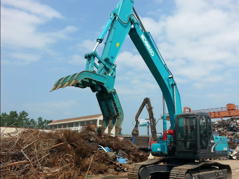 抓鋼機現(xiàn)場